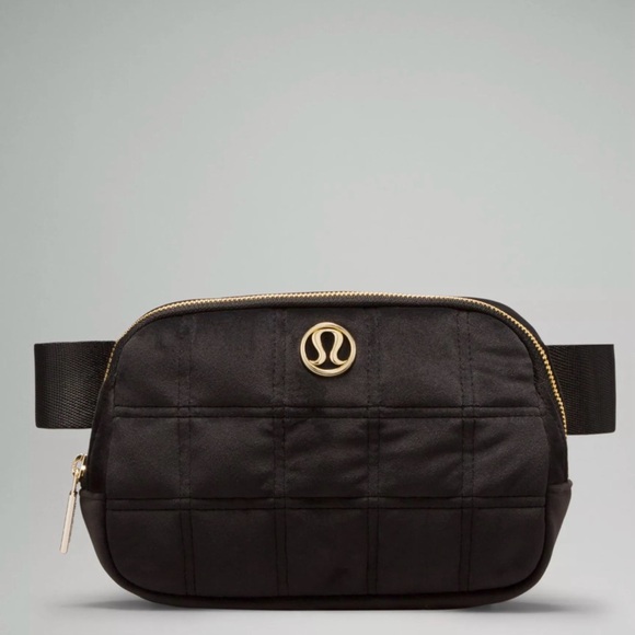 lululemon athletica Handbags - Lululemon Everywhere Belt Bag 1L Quilted Velour